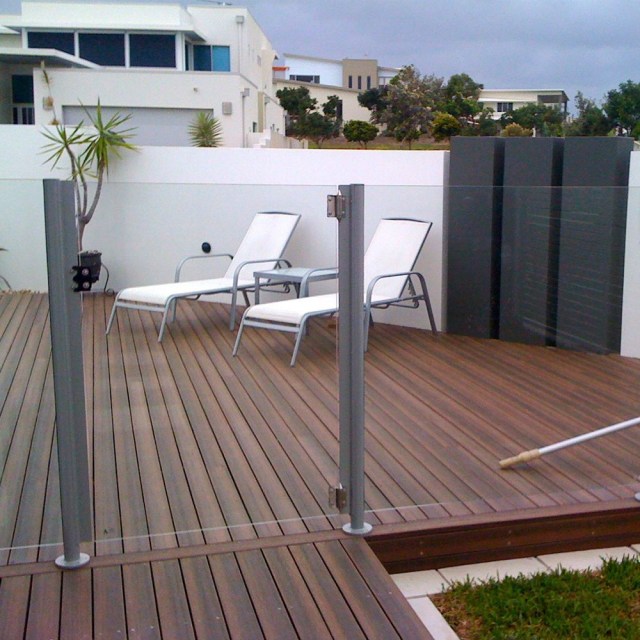 glass pool fences